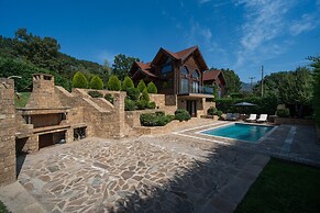 Evritos Villas & Suites with Pool