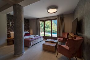 Evritos Villas & Suites with Pool