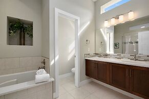 Exquisite Home by Old Town - Steps From Poudre Trl