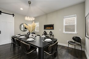 Exquisite Home by Old Town - Steps From Poudre Trl