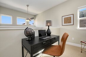 Exquisite Home by Old Town - Steps From Poudre Trl