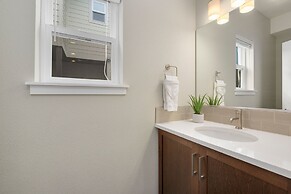 Exquisite Home by Old Town - Steps From Poudre Trl