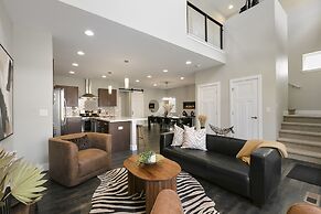 Exquisite Home by Old Town - Steps From Poudre Trl
