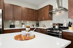 Exquisite Home by Old Town - Steps From Poudre Trl