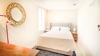 Gorgeous Apartment with Free Parking