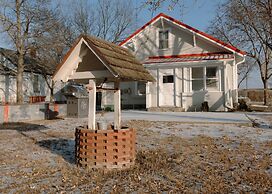 East Side Motel & Cabins
