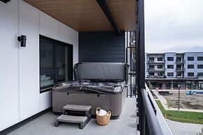 RevelStoked Getaway by Revelstoke Vacation