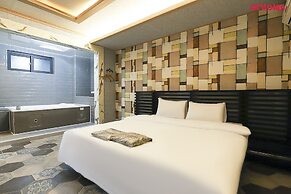 Tiffany Self Check-in Hotel