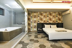 Tiffany Self Check-in Hotel