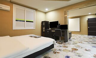 Tiffany Self Check-in Hotel