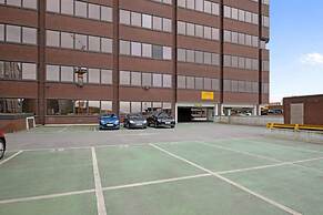 Sevenstays Broadway Residences - Gym and Parking