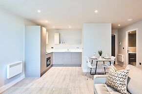 Seven Living Bracknell - Free Parking on Site