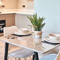 Seven Living Bracknell - Free Parking on Site