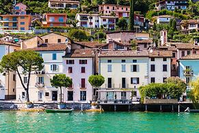 Villa Matilde Lake Front