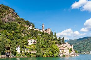 Villa Matilde Lake Front