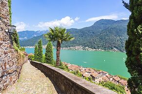 Villa Matilde Lake Front