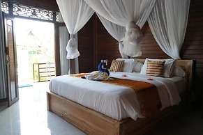 Green Cottage by ABM