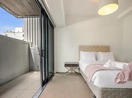 Bright & Modern Auckland Cbd Apartment