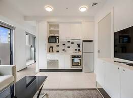 Bright & Modern Auckland Cbd Apartment
