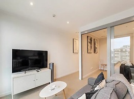 Contemporary Apt - Free Parking