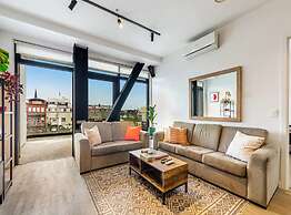 Modern Living In Prime Location!