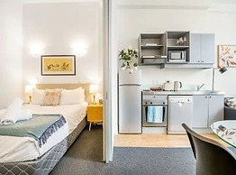 Open-Plan Living In The Heart Of Auckland