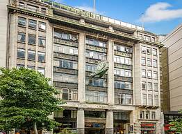 Open-Plan Living In The Heart Of Auckland