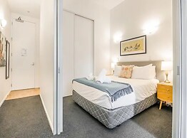 Open-Plan Living In The Heart Of Auckland