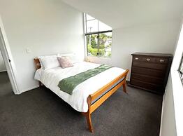 Private And Sunny 3-Bedroom Home With Parking