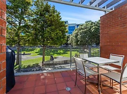 Sleek Modern Pad Next To Spark Arena Free Parking