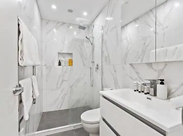 Sleek Modern Pad Next To Spark Arena Free Parking