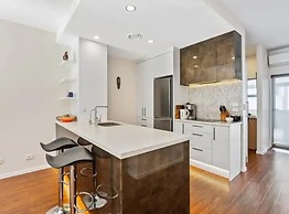 Sleek Modern Pad Next To Spark Arena Free Parking