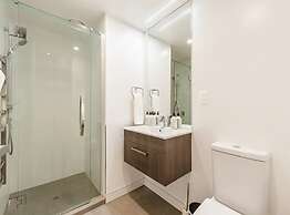 Central & Modern 2-Bedroom Apartment