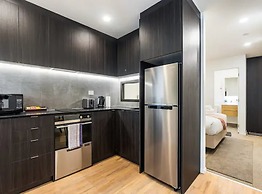 Sunny Retreat In Heart Of Cbd