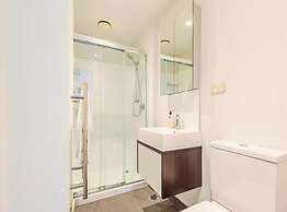 City Views From Bright And Spacious Apartment!