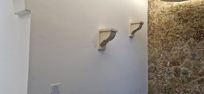 Modern 4-bed Home in Ix-xaghra, Valley View Pool