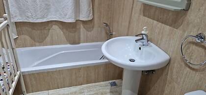 Modern 4-bed Home in Ix-xaghra, Valley View Pool