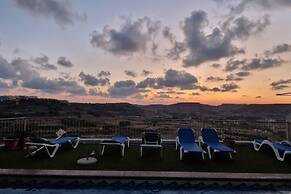 Modern 4-bed Home in Ix-xaghra, Valley View Pool