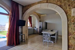 Modern 4-bed Home in Ix-xaghra, Valley View Pool