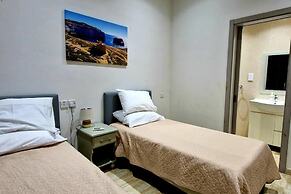 Modern 4-bed Home in Ix-xaghra, Valley View Pool