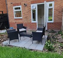 Stunning 3-bed Home Near City Centre, Chic Comfort