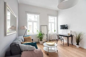 Luxurious and Bright, 5 min walk to city center