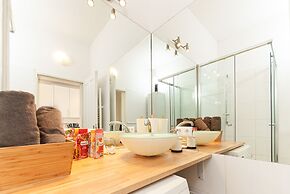 Luxurious and Bright, 5 min walk to city center