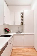 Luxurious and Bright, 5 min walk to city center