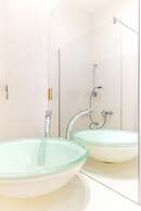 Luxurious and Bright, 5 min walk to city center