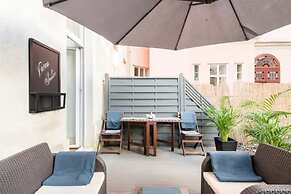 Luxurious and Bright, 5 min walk to city center