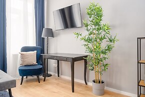 Luxurious and Bright, 5 min walk to city center