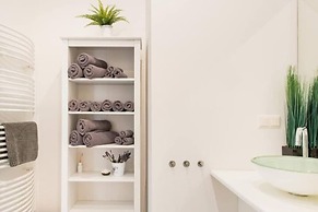 Luxurious and Bright, 5 min walk to city center