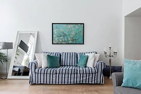 Luxurious and Bright, 5 min walk to city center