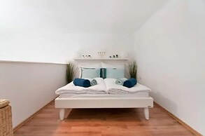 Luxurious and Bright, 5 min walk to city center